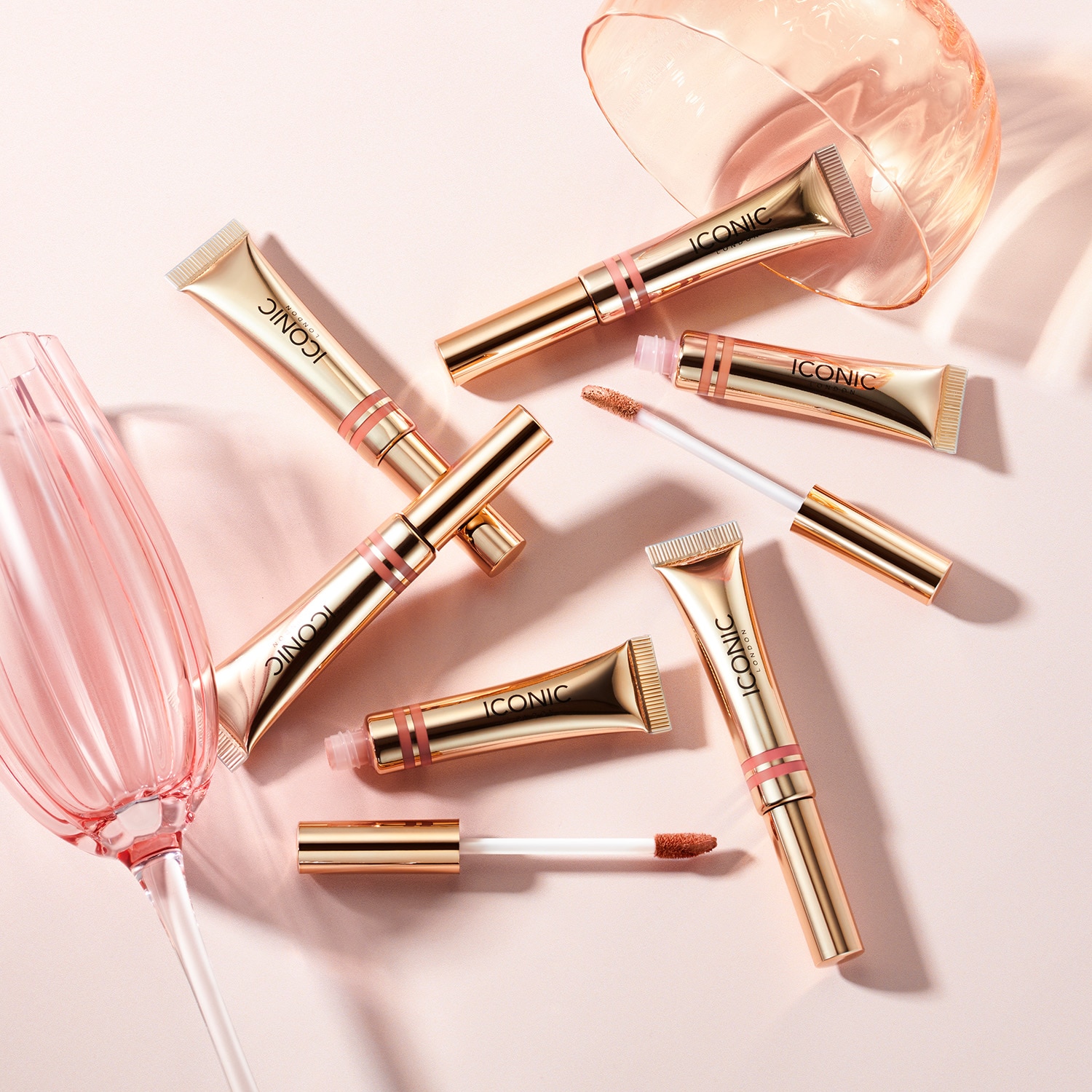 CLOUD KISS MATTE LIP MOUSSE BY ICONIC LONDON ( MOUSSE LABIAL)